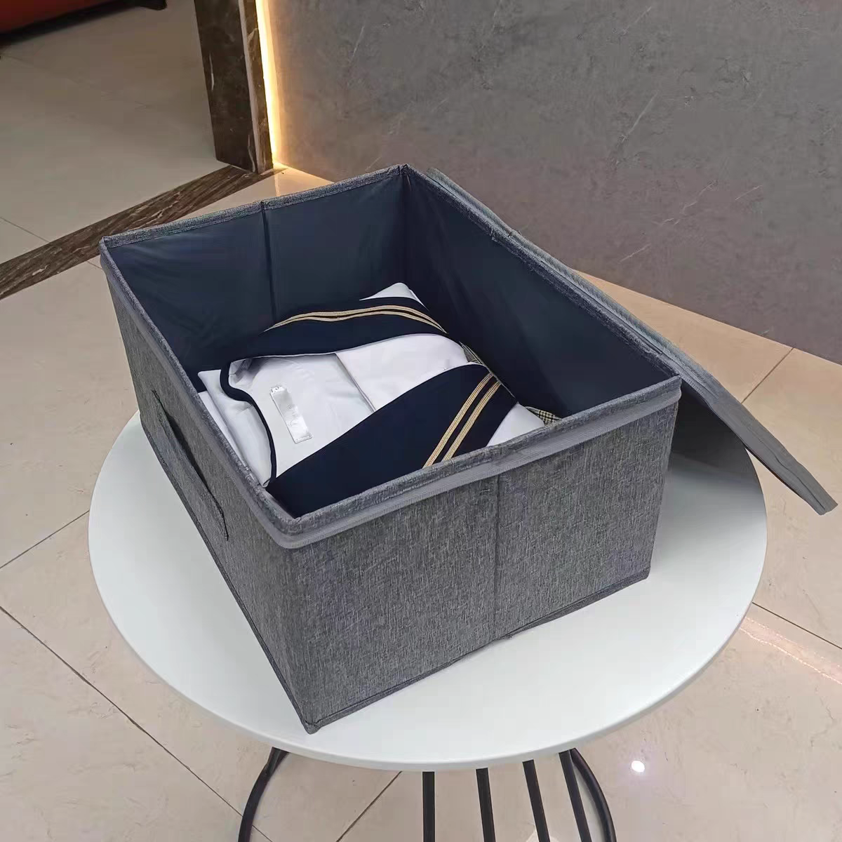 Boîte de Rangement pour Vêtements – Protection Contre l’Humidité et la Poussière